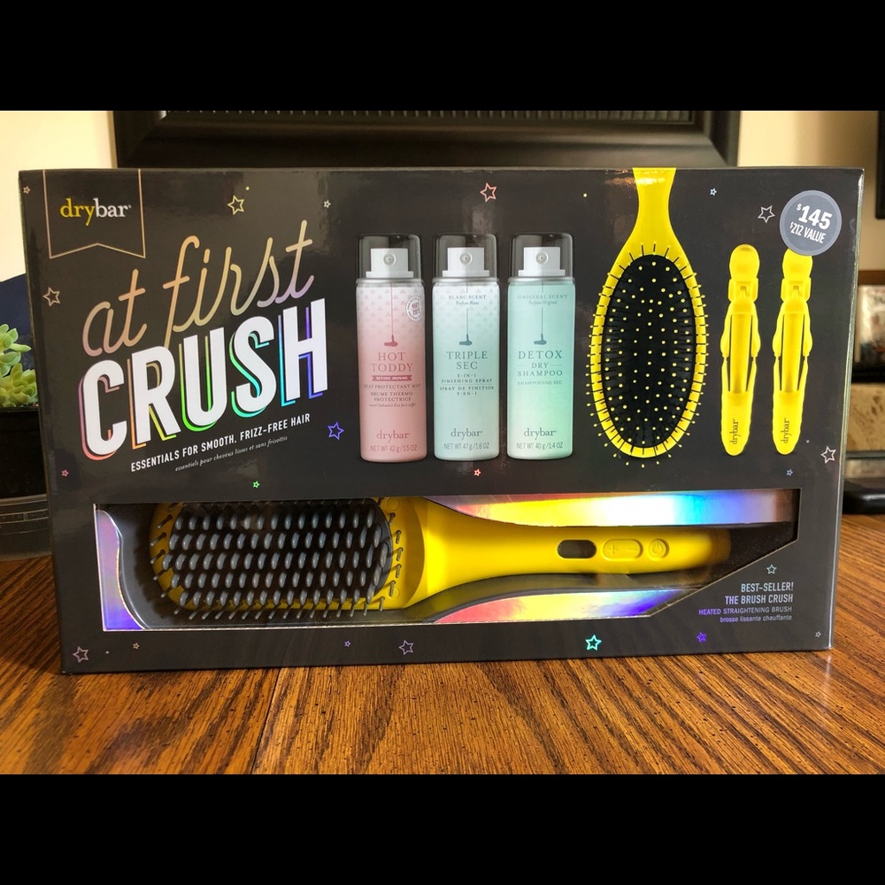 Drybar Brush Crush Gift Set